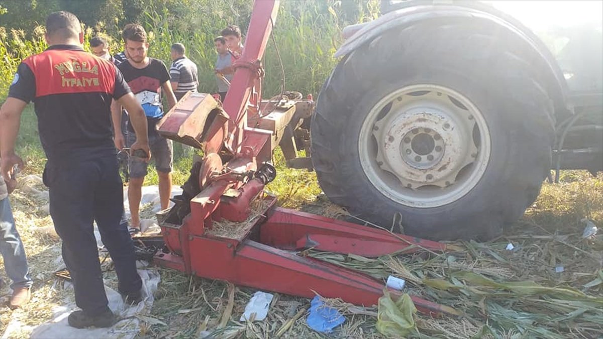 Silaj Makinesine Kolunu Kaptıran Çiftçi Ağır Yaralandı