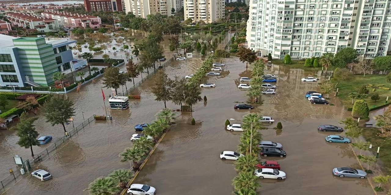 İzmir’de Olağanüstü Yağmur Hayatı Felç Etti!